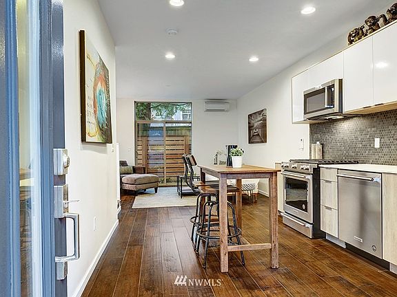 5th image of 919 A 10th Avenue E