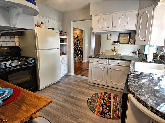 4th image of 8980 Woodland Dr