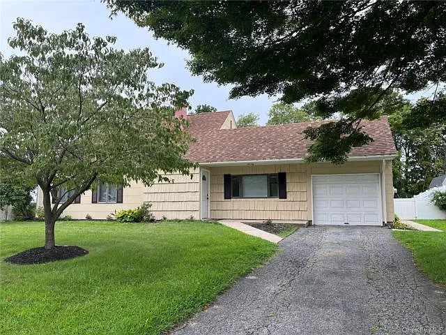 3 bed, 1.0 bath, 1133 sqft, $3,975 — Photo 2