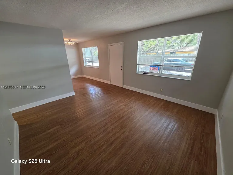 4732 SW 33rd Ave #104 — Photo 7