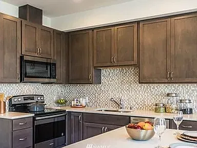 3 bed, 2.5 bath, 1800 sqft, $2,980 — Photo 4