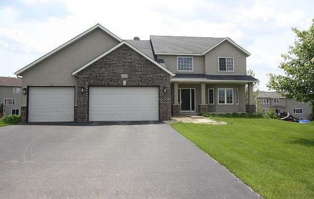 Beautiful 2-Story home Just waiting for someone to make it home!