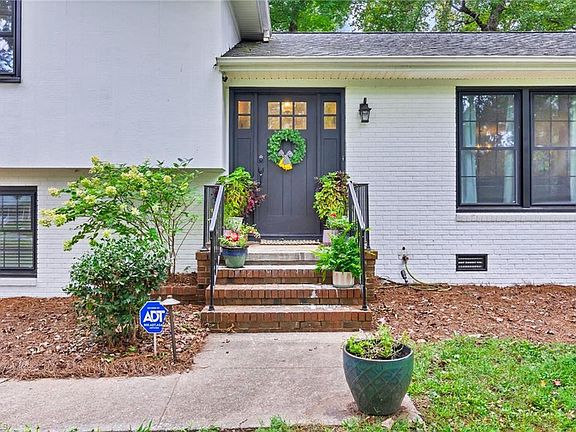 3rd image of 4902 Forest Oaks Dr