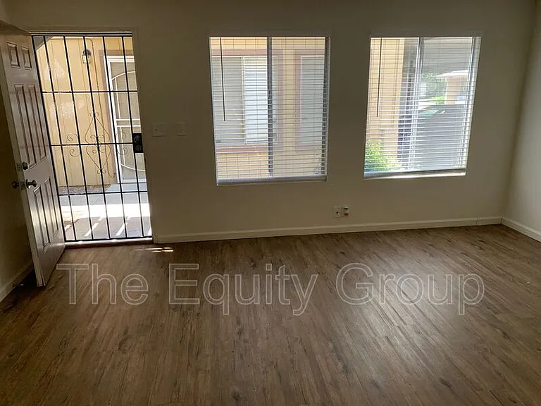 3912 W Meadow Ave — Photo 7
