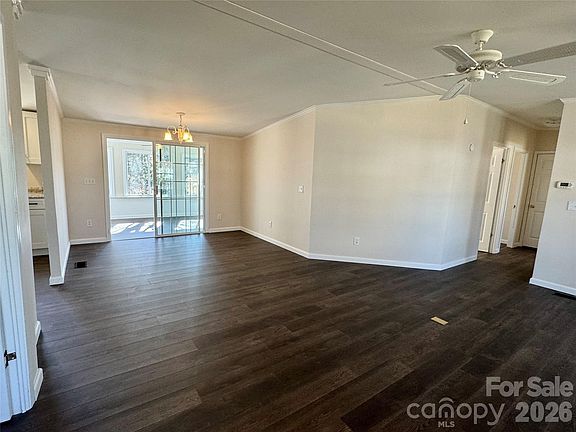 4th image of 436 Riverwind Dr