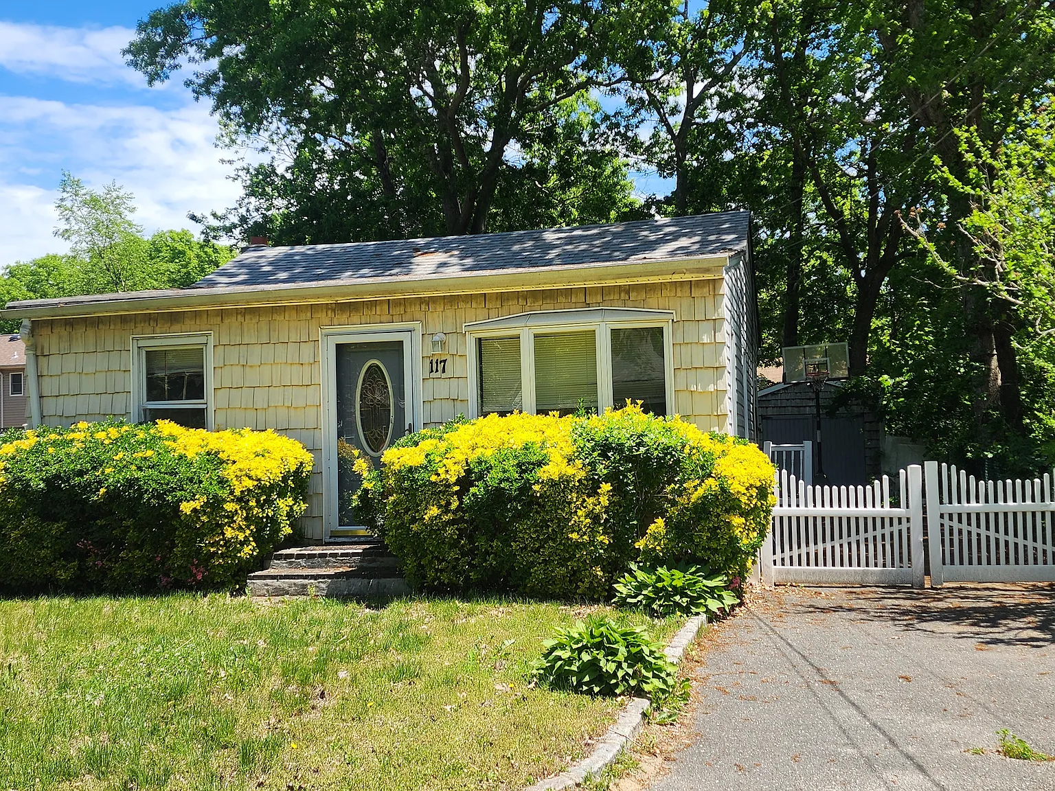 3 bed, 748 sqft, $3,300 — Photo 3