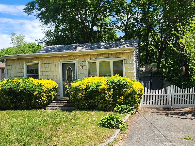 117 Alder Dr — Photo 3