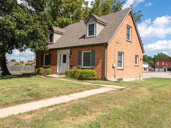 4823 W Washington St, Belleville, IL 62226