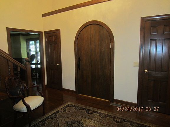 5th image of 543 Kinney Ln