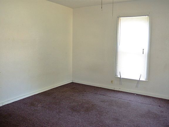 4th image of 722 W Victor St