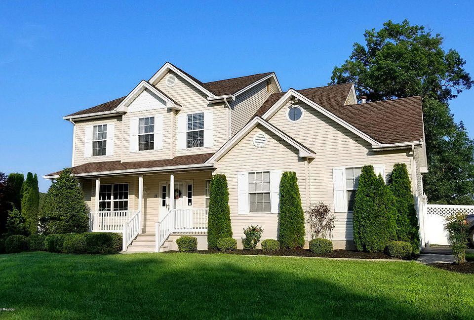 1st image of 11 Huckleberry Ln