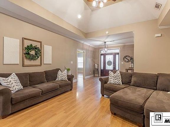 4th image of 136 Wesley Dr