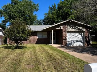 519 Robin Hill Rd, Edmond, OK 73003
