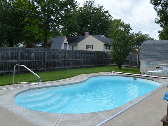 2nd image of 612 Ash Dr
