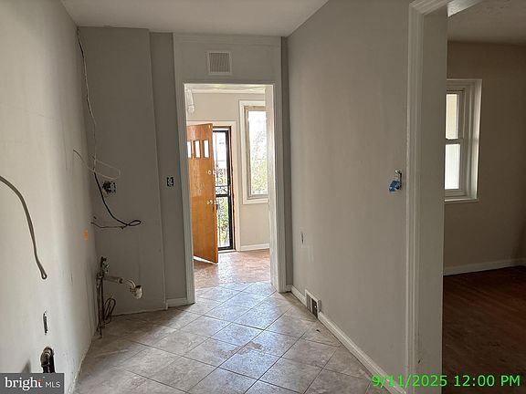 5th image of 3356 Blaine St NE