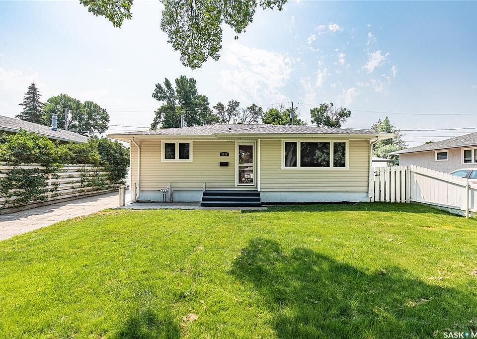 1st image of 1131 Currie CRESCENT