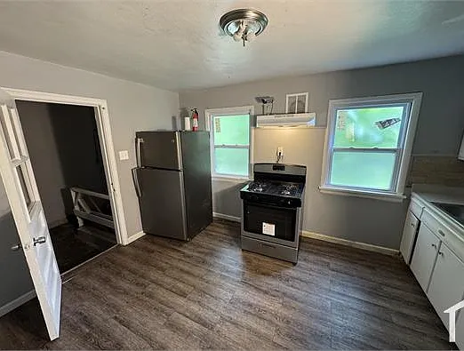 3 bed, 1080 sqft, $1,300 — Photo 4