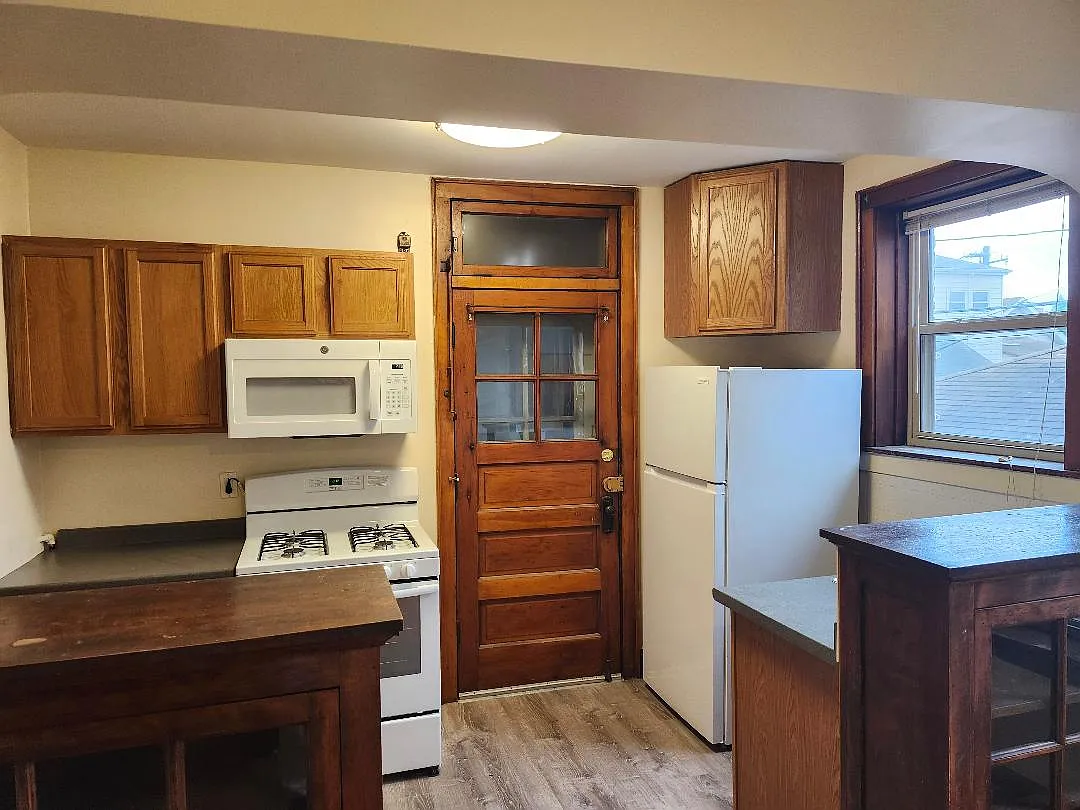 1 bed, 750 sqft, $1,500 — Photo 3