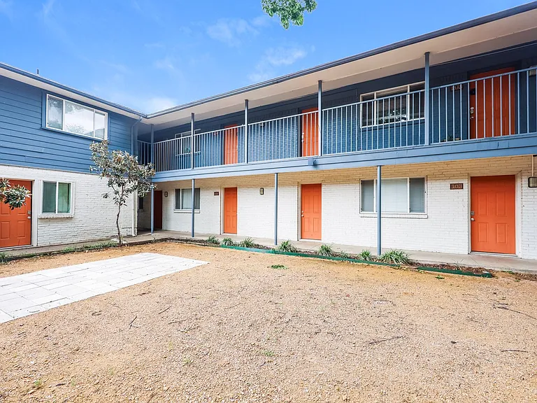 Reiger Park Apartments — Photo 9