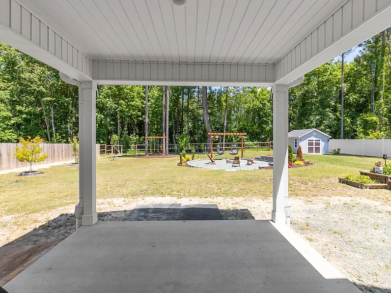 60 Melvill Ln — Photo 35