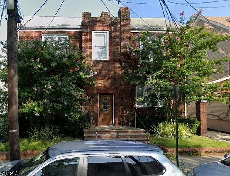 1st image of 1576-78 Leslie St