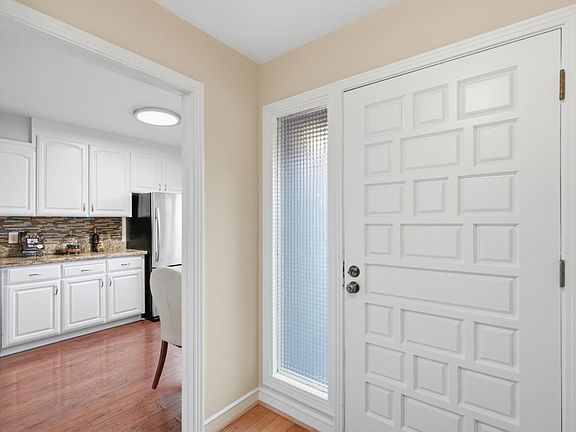 5th image of 2308 Howard Ave