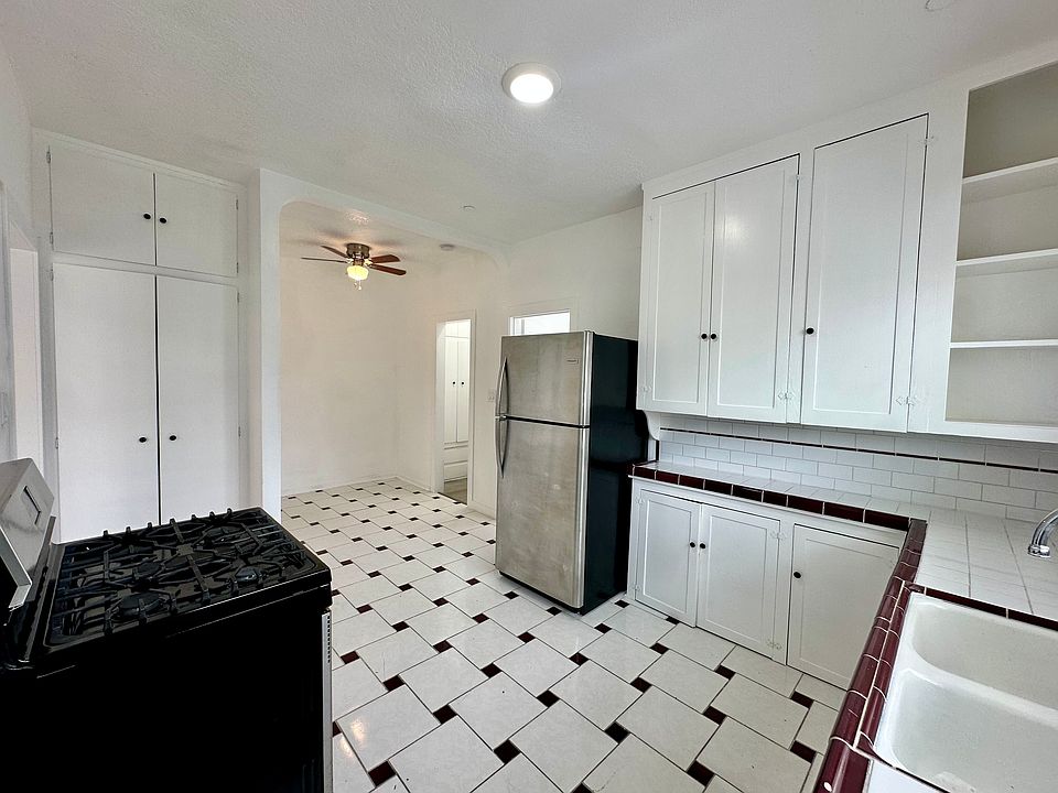 1st image of 1091 W 22nd St #1091