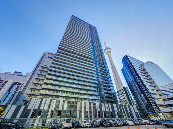 300 Front St W #709, Toronto, ON M5V 0E9