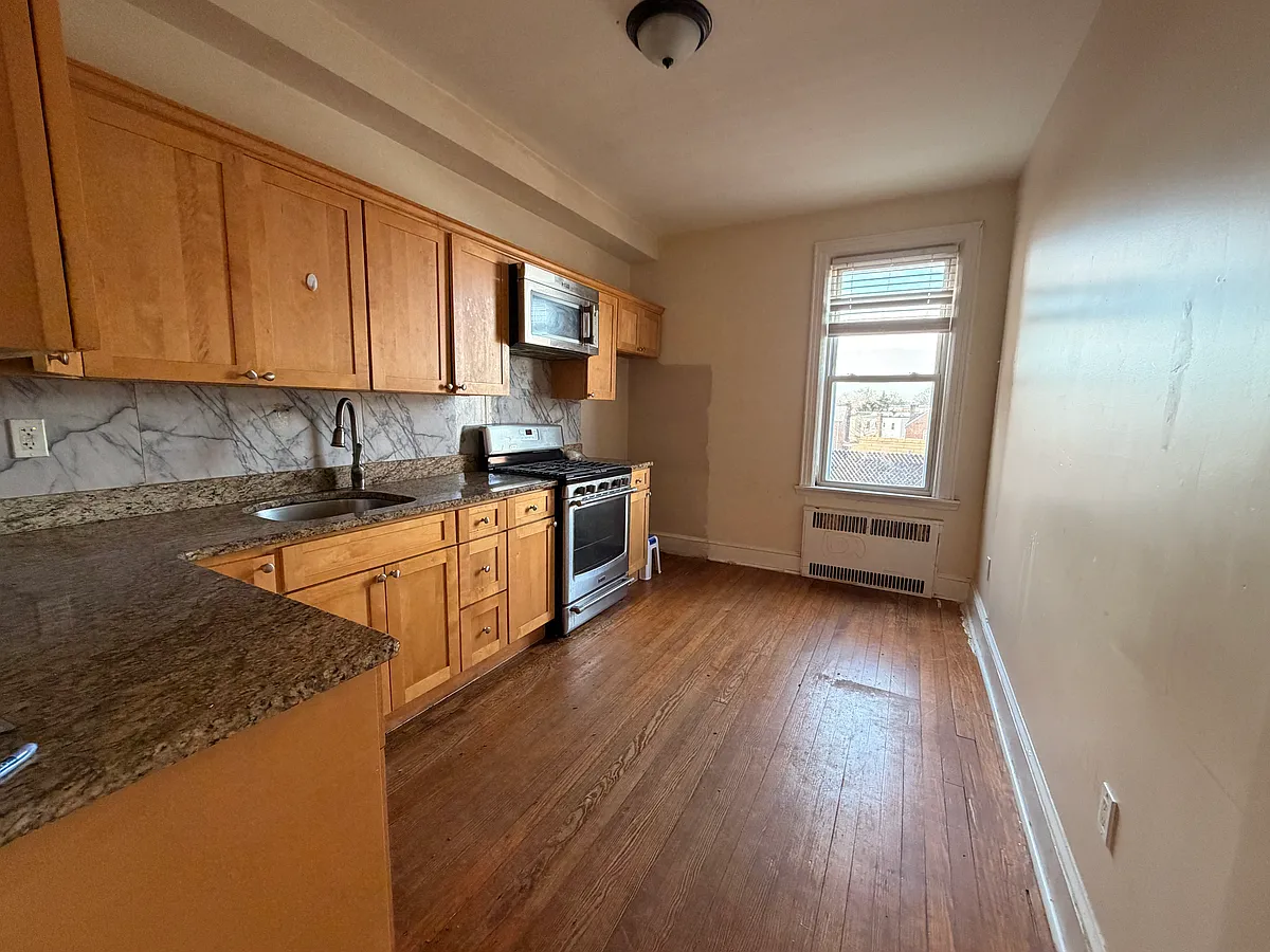 Building Photo - 1539 Hollywood Ave #3