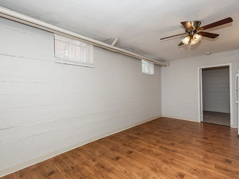 Skylark Apartments — Photo 42