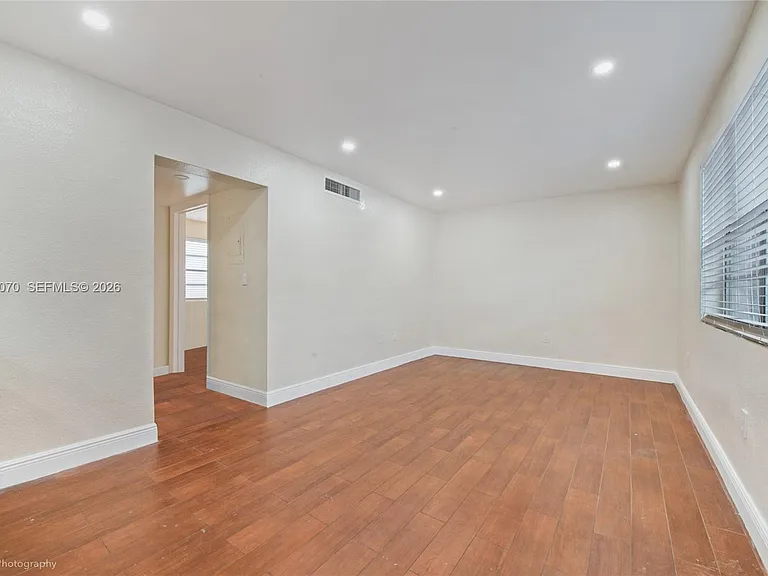 5100 W Flagler St #302 — Photo 11