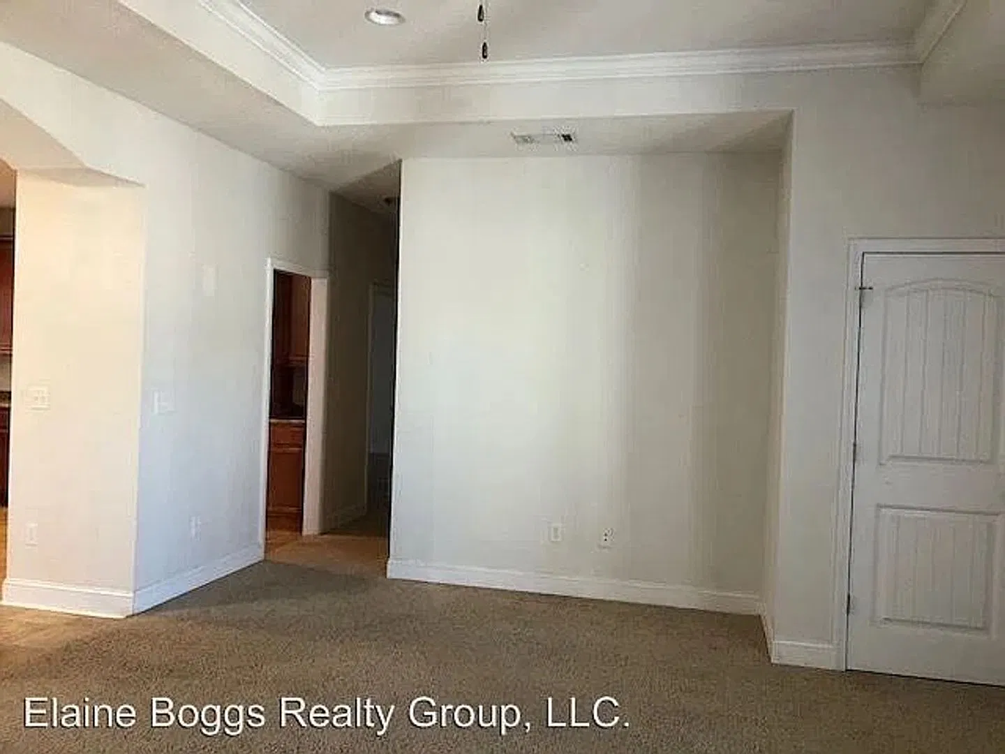 Beautiful 3 bedroom, 2 bath home is located in the Crossing Subdivision!! — Photo 2