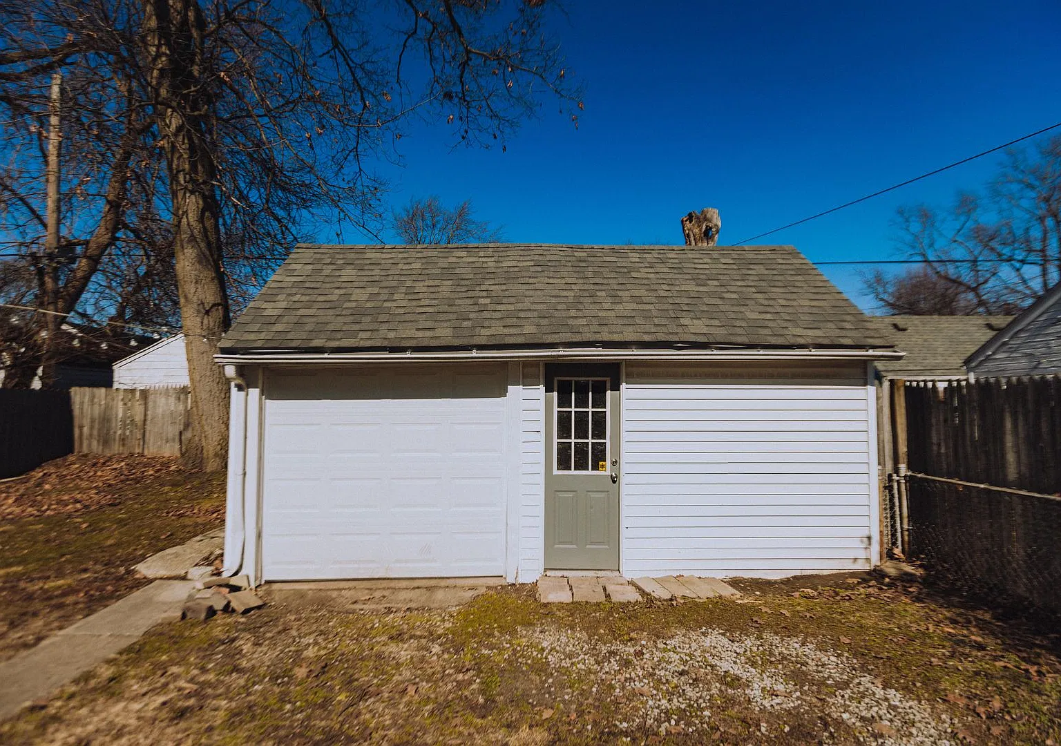 Very beautiful and updated three bedroom one bathroom house available for rent today! — Photo 4