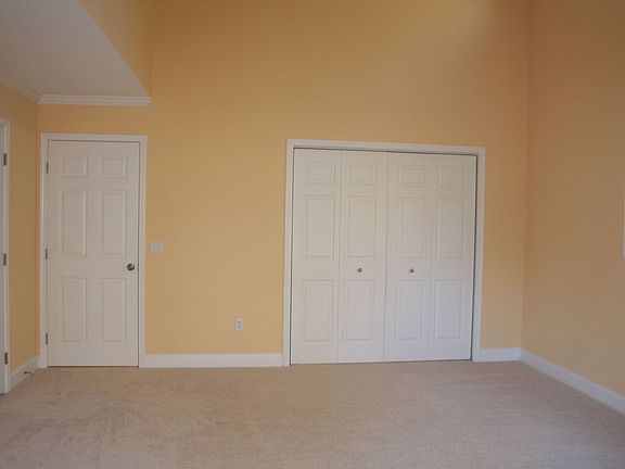 4th image of 4492 Kings Way NE