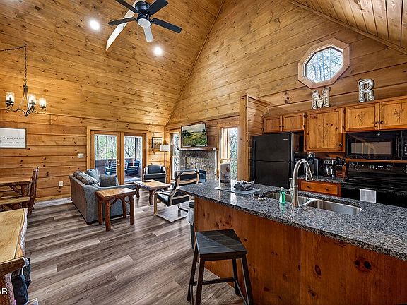 3rd image of 745 Ski View Ln