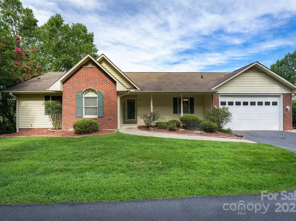 321 Mountain Valley Dr, Hendersonville, NC 28739