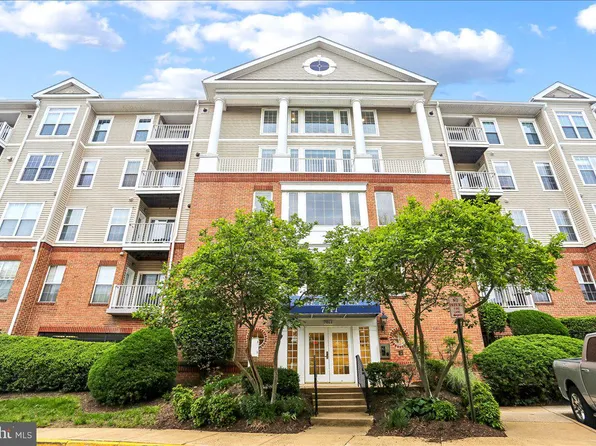 7011 Falls Reach Dr APT 101, Falls Church, VA 22043