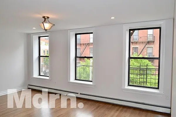 Rented by Mdrn Residential | media 14