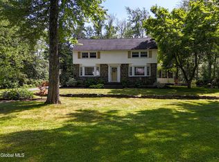 2270 Stuyvesant Dr, Niskayuna, NY 12309