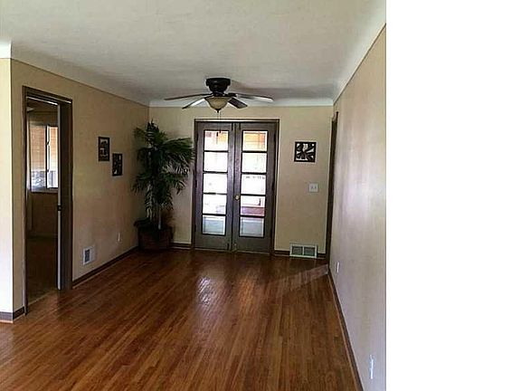3rd image of 3007 Pinehurst Dr
