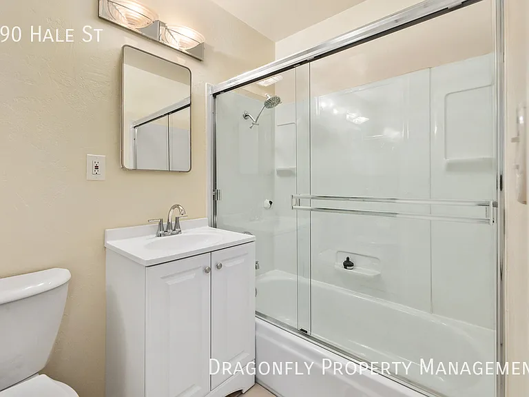 490 Hale St — Photo 26