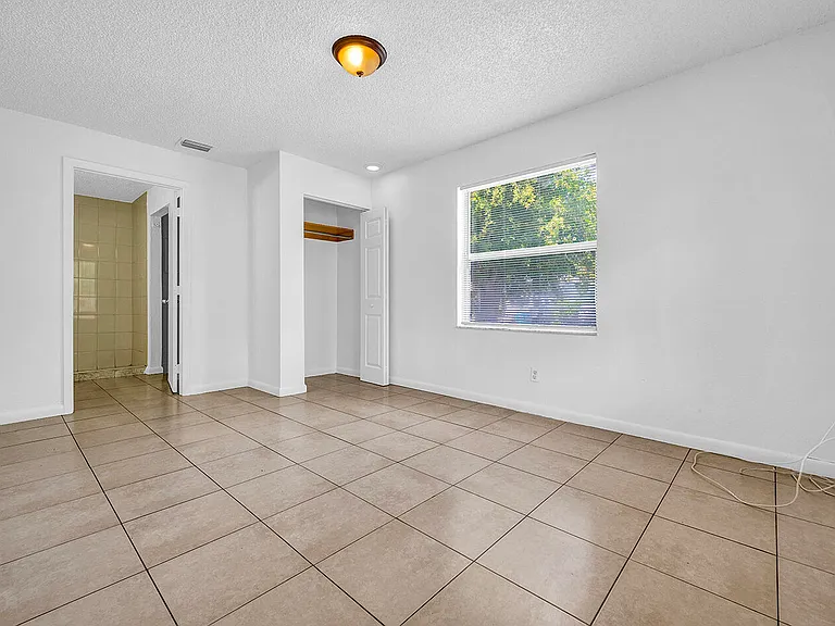 336 NE 12th Ave — Photo 24