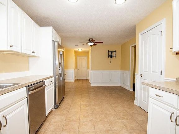 4th image of 315 Willow Crossing Ct