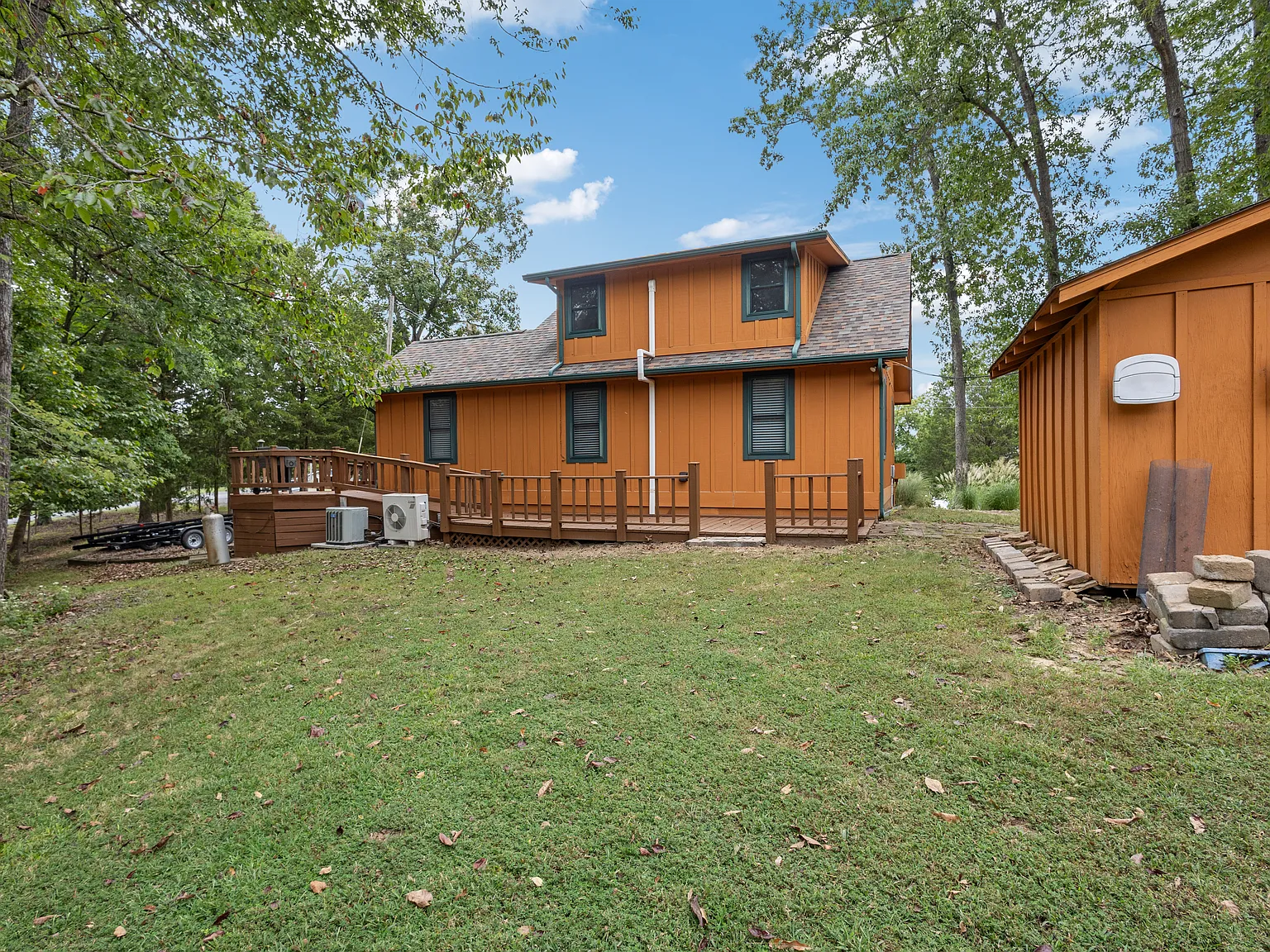 673 Crestwood Drive — Photo 2