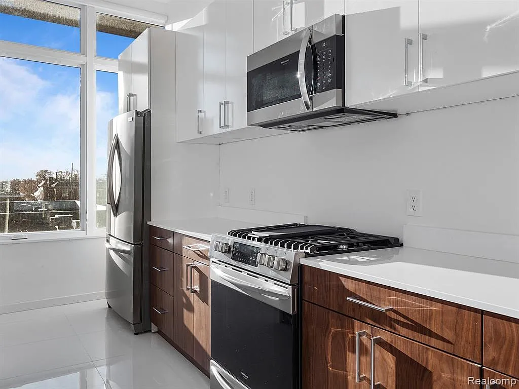 2 bed, 2.5 bath, 1793 sqft, $12,500 — Photo 4