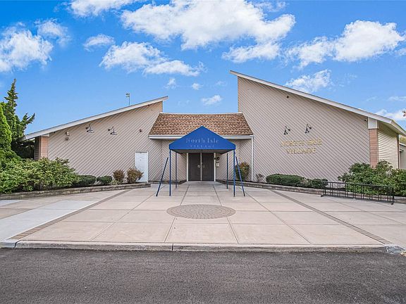 2nd image of 108 Pointe Cir S #108