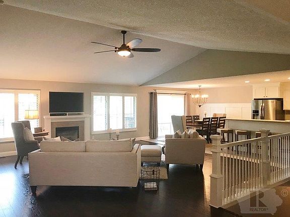 2nd image of 3301 Lily Ln