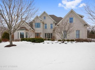 3304 Greenwood Ln, Saint Charles, IL 60175