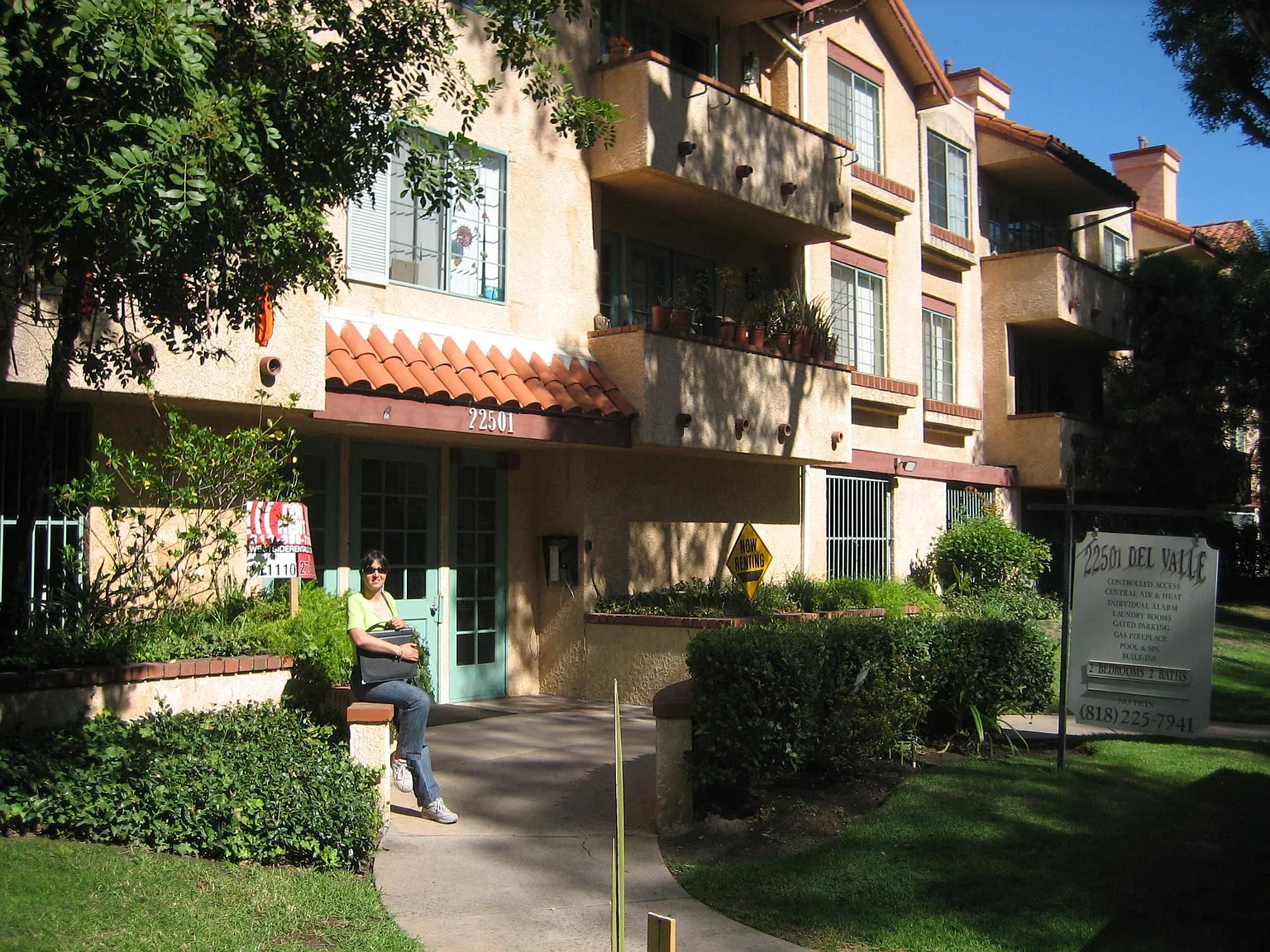 22501 Del Valle — Photo 4