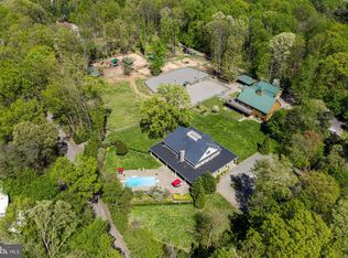 815 Blacks Hill Rd, Great Falls, VA 22066